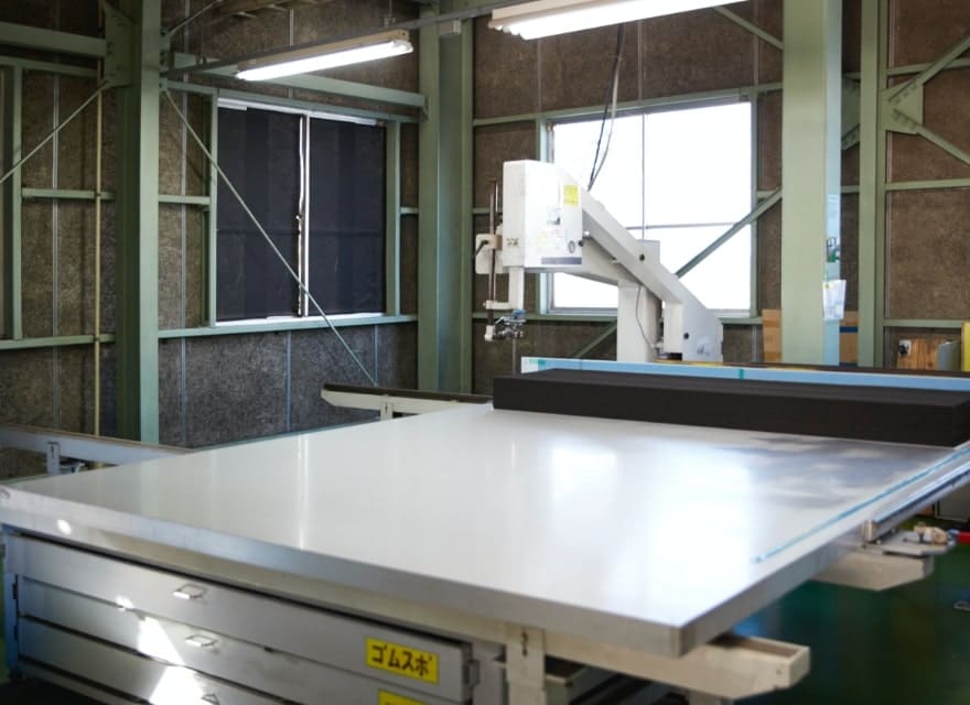 最新設備のクリーンな工場